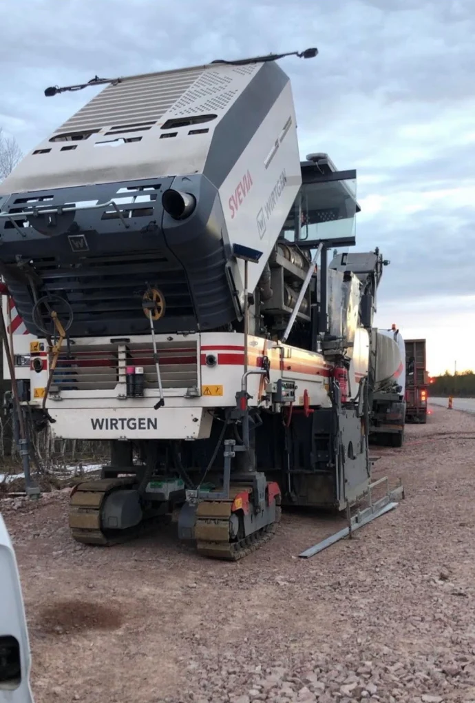 Wirtgen asfaltsfräs ute på arbetsplats